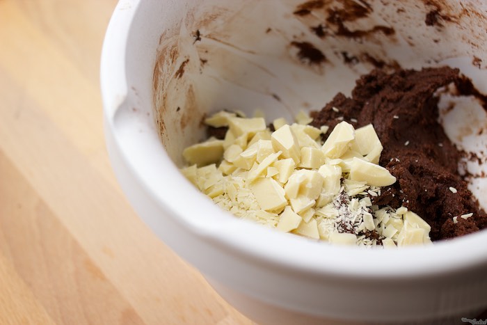 Para las cookies podéis optar por chocolate blanco o chocolate para fundir. Un win/win en ambos casos.