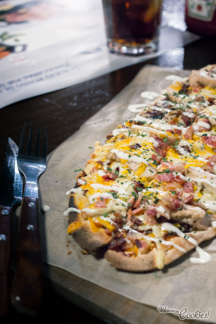 No nos digáis que este «BBQ & Ranch Chicken Flatbread» no tiene un puntito rústico que llama la atención.