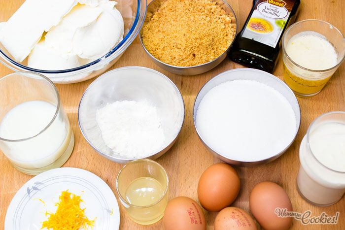 Despliegue estratégico de los ingredientes para preparar la tarta New York Cheesecake