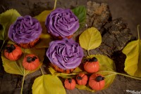 PUMPKIN-SPICED HALLOWEEN CUPCAKES